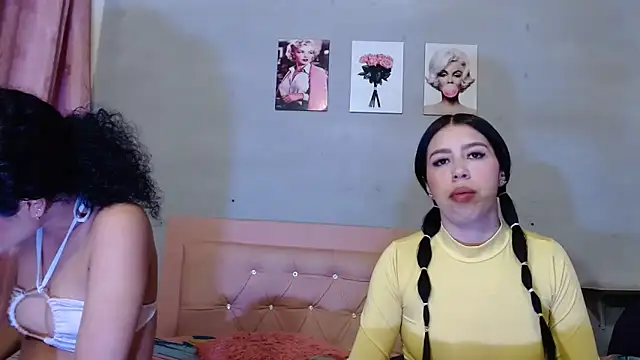 Snapshot of Olivia_Spear chatting on October 2, 2025, 12:34 pm Olivia Spear online show from October 2, 2025, 12:34 pm