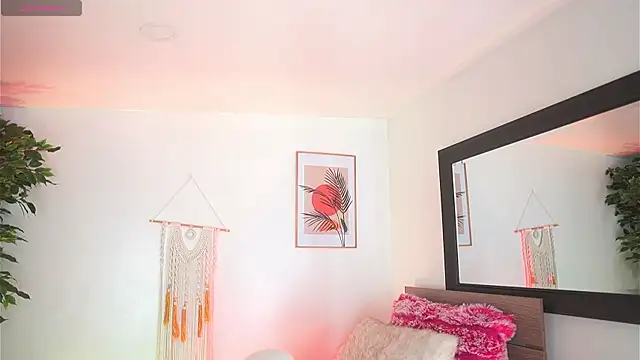 melissa laurent  online show from November 5, 2025, 12:27 pm