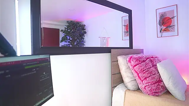 melissa laurent  online show from November 6, 2025, 12:28 pm