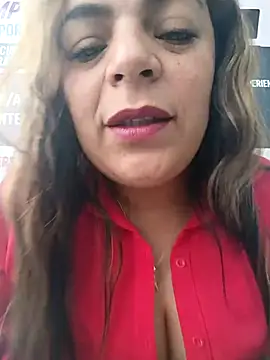 Mia-Glow online show from November 18, 2025, 12:31 pm