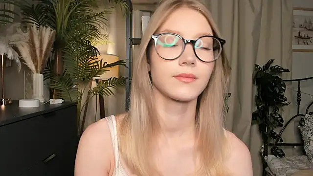 Snapshot of ChinBonnell chatting on October 10, 2025, 5:39 am ChinBonnell online show from October 10, 2025, 5:39 am