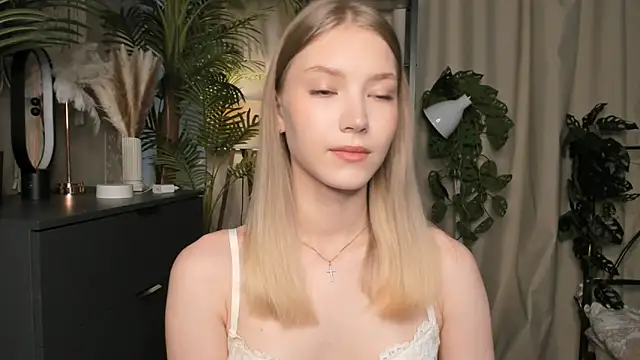 Snapshot of ChinBonnell chatting on October 15, 2025, 5:51 am ChinBonnell online show from October 15, 2025, 5:51 am