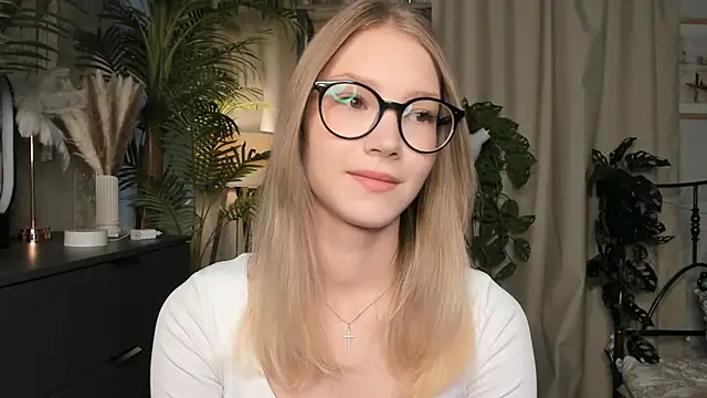 Snapshot of ChinBonnell chatting on October 16, 2025, 4:46 am ChinBonnell online show from October 16, 2025, 4:46 am