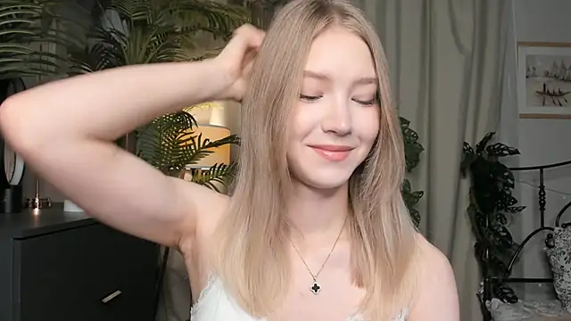 Snapshot of ChinBonnell chatting on October 19, 2025, 5:41 am ChinBonnell online show from October 19, 2025, 5:41 am