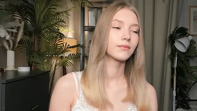 Snapshot of ChinBonnell chatting on November 12, 2025, 5:41 am ChinBonnell online show from November 12, 2025, 5:41 am