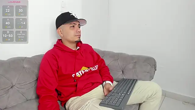 OwenStonne  online show from October 12, 2025, 4:22 am