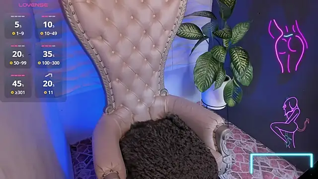 April  foxx online show from November 25, 2025, 12:38 pm