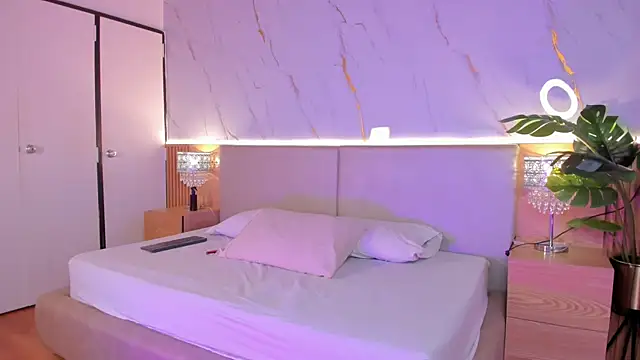 ChloeeMonroee online show from November 4, 2025, 12:26 pm