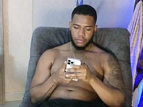 BenjaminCol  online show from October 21, 2025, 10:32 pm