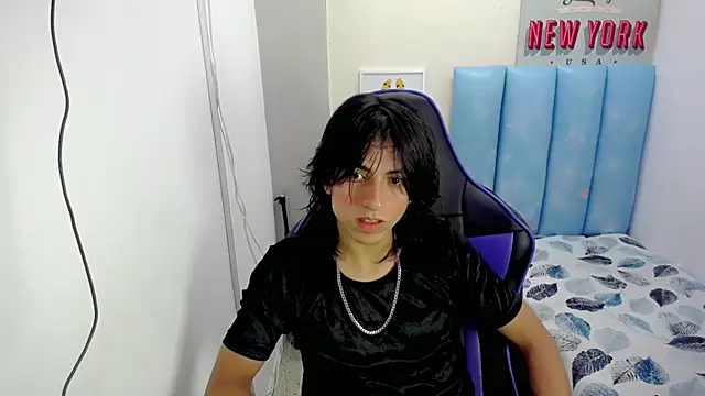Snapshot of louis_baltazar chatting on September 16, 2025, 4:30 pm louis baltazar online show from September 16, 2025, 4:30 pm