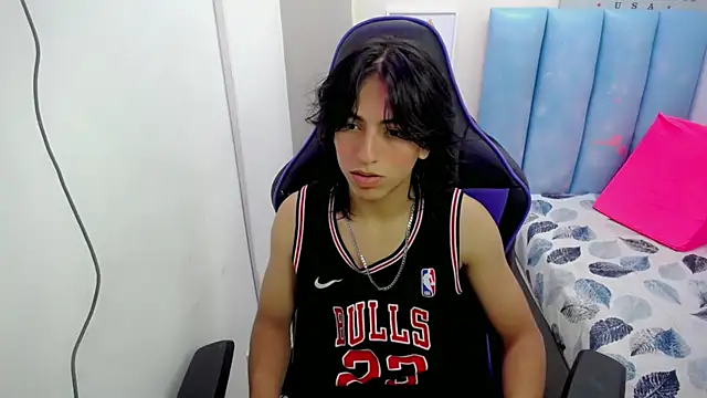 Snapshot of louis_baltazar chatting on September 28, 2025, 12:43 pm louis baltazar online show from September 28, 2025, 12:43 pm