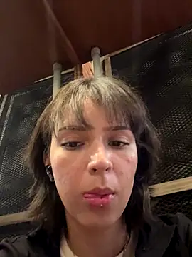 Snapshot of Adry_Bach_ chatting on October 5, 2025, 12:09 am Adry Bach online show from October 5, 2025, 12:09 am