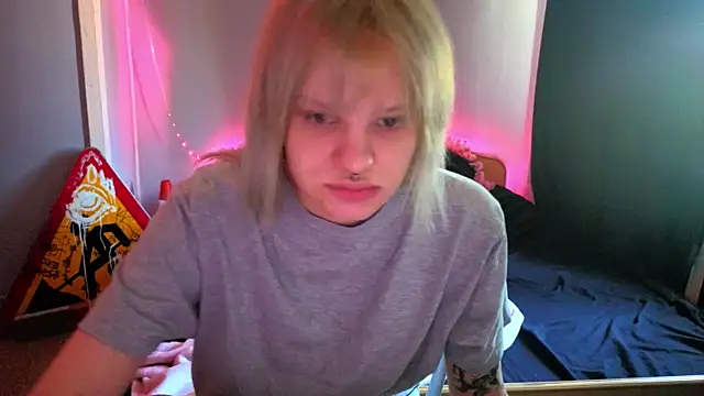 Elieiza xo online show from May 17, 2026, 9:06 am