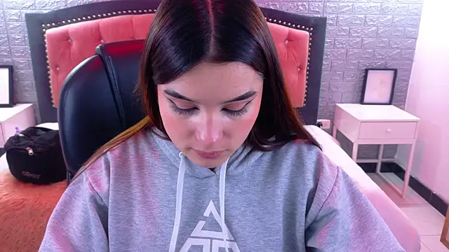 Natalie loffreda online show from October 9, 2025, 3:04 am