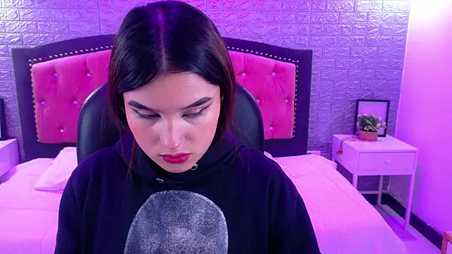 Natalie loffreda online show from November 28, 2025, 3:09 am