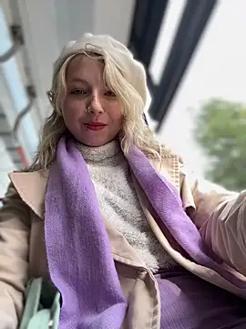 Snapshot of EveLittleSinner chatting on September 24, 2025, 8:39 am EveLittleSinner online show from September 24, 2025, 8:39 am