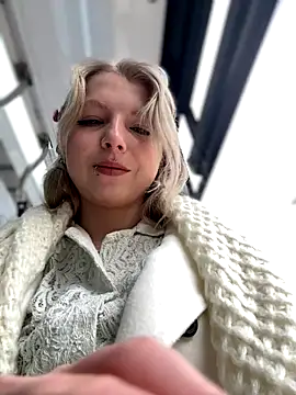 Snapshot of EveLittleSinner chatting on October 2, 2025, 8:54 am EveLittleSinner online show from October 2, 2025, 8:54 am