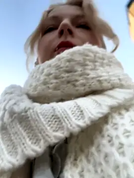 Snapshot of EveLittleSinner chatting on October 18, 2025, 2:40 pm EveLittleSinner online show from October 18, 2025, 2:40 pm