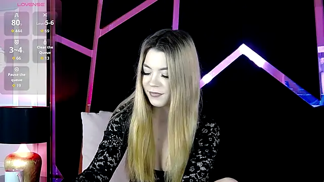 Breezelle online show from December 15, 2025, 5:50 pm