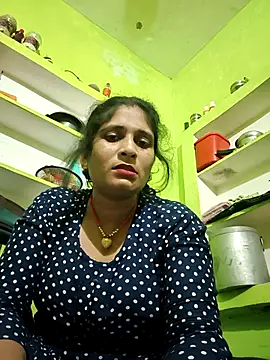 Hot-piuy online show from September 15, 2025, 6:30 pm