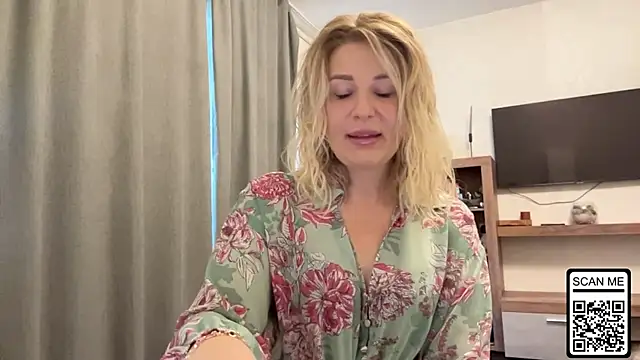 Blondie xoxoxo online show from October 5, 2025, 8:01 am