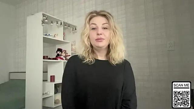 Snapshot of Blondie_xoxoxo chatting on February 2, 2026, 6:56 am Blondie xoxoxo online show from February 2, 2026, 6:56 am