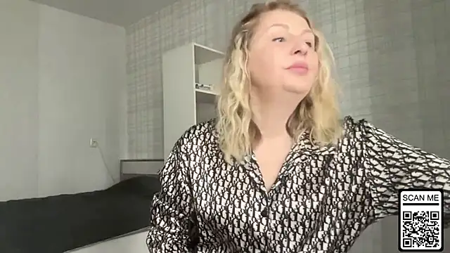 Snapshot of Blondie_xoxoxo chatting on February 25, 2026, 10:14 am Blondie xoxoxo online show from February 25, 2026, 10:14 am