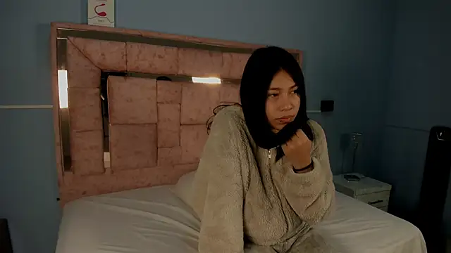 LICKY LOV online show from October 9, 2025, 3:15 am