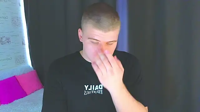 kittenmurr online show from October 7, 2025, 3:47 am