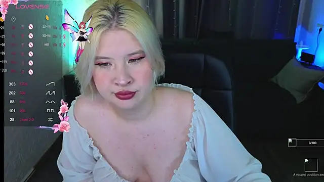 Snapshot of alana_moons chatting on September 9, 2025, 9:36 pm alana moons online show from September 9, 2025, 9:36 pm