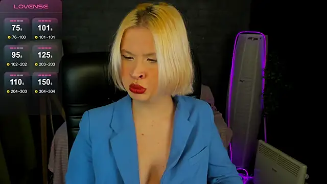 Snapshot of alana_moons chatting on September 12, 2025, 9:59 pm alana moons online show from September 12, 2025, 9:59 pm