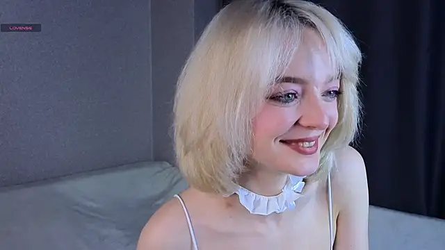 ShizukaBlanche online show from November 3, 2025, 5:31 am