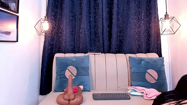 natasha moreno online show from September 26, 2025, 12:42 pm