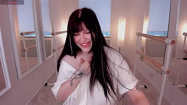 Snapshot of oh_my_lilith chatting on October 3, 2025, 5:15 am oh my lilith online show from October 3, 2025, 5:15 am