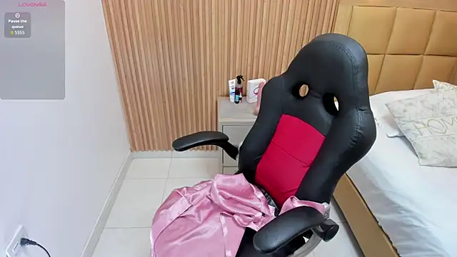 BRIHANACONOR online show from October 17, 2025, 12:19 pm