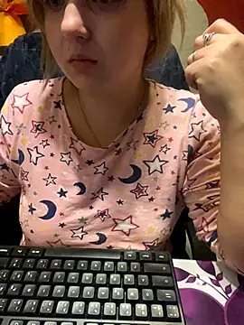 qSensi online show from November 30, 2025, 12:36 am