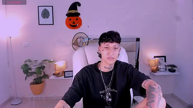 Luci Rose online show from October 22, 2025, 4:02 am