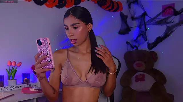 Snapshot of BrunetteAdams001 chatting on October 30, 2025, 5:20 am BrunetteAdams001 online show from October 30, 2025, 5:20 am