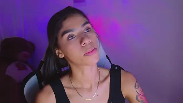 BrunetteAdams001 online show from February 11, 2026, 3:33 am