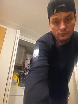 Snapshot of twistafatpipe chatting on February 6, 2026, 1:10 am twistafatpipe online show from February 6, 2026, 1:10 am