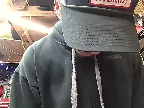 Snapshot of twistafatpipe chatting on February 28, 2026, 11:33 am twistafatpipe online show from February 28, 2026, 11:33 am