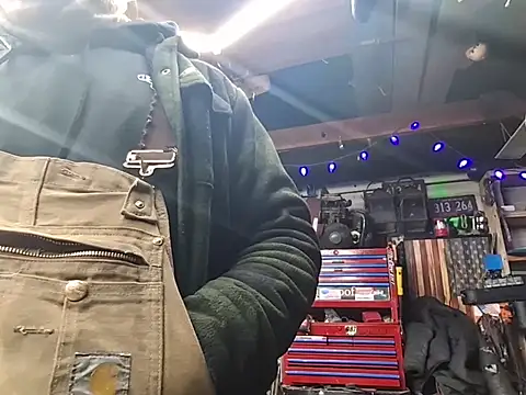 Snapshot of twistafatpipe chatting on March 2, 2026, 9:16 am twistafatpipe online show from March 2, 2026, 9:16 am