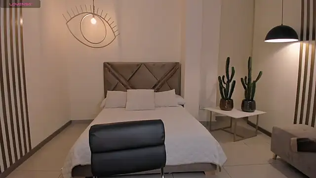 Snapshot of NovaSpencer chatting on November 21, 2025, 8:29 pm NovaSpencer online show from November 21, 2025, 8:29 pm