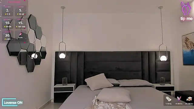 NataliaGaret online show from February 15, 2026, 7:51 am