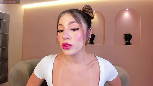 MaddisonTaylor1 online show from September 30, 2025, 8:03 pm