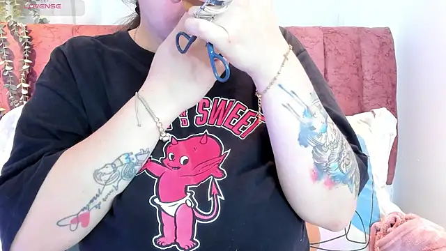 Snapshot of Ashley_Monroe chatting on November 4, 2025, 12:48 pm Ashley Monroe online show from November 4, 2025, 12:48 pm