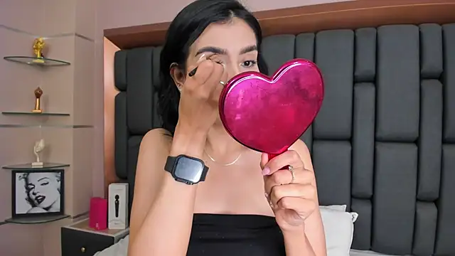 Snapshot of tinny_engel chatting on September 29, 2025, 12:32 pm tinny engel online show from September 29, 2025, 12:32 pm