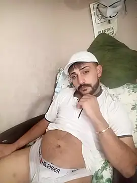 Muratcan33 online show from November 19, 2025, 11:38 pm