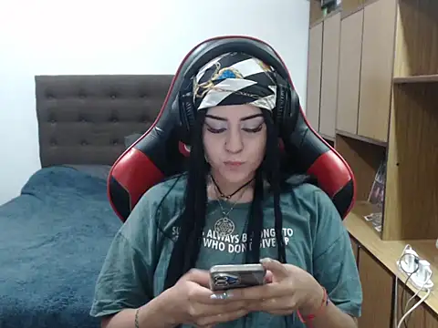 bluegoddessstoned online show from December 16, 2025, 8:47 pm