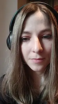 Snapshot of evafolver chatting on November 12, 2025, 12:05 pm evafolver online show from November 12, 2025, 12:05 pm